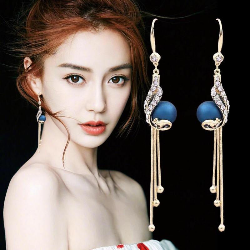🔥 Aretes de pavo real — una joya exclusiva para mujeres con estilo. 💎 Elegancia, distinción y brillo en cada detalle. ✨ Diseño de lujo para quienes no aceptan lo común.